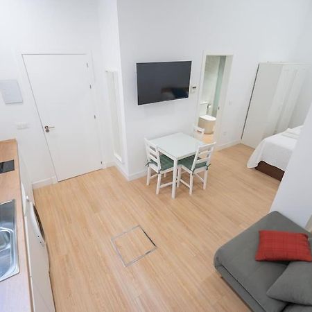 Estudio A Estrenar En San Bernardo Sevilla Exterior foto