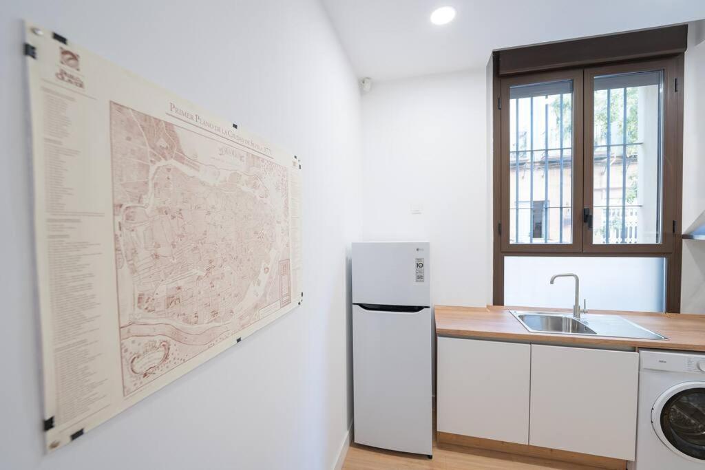 Estudio A Estrenar En San Bernardo Sevilla Exterior foto